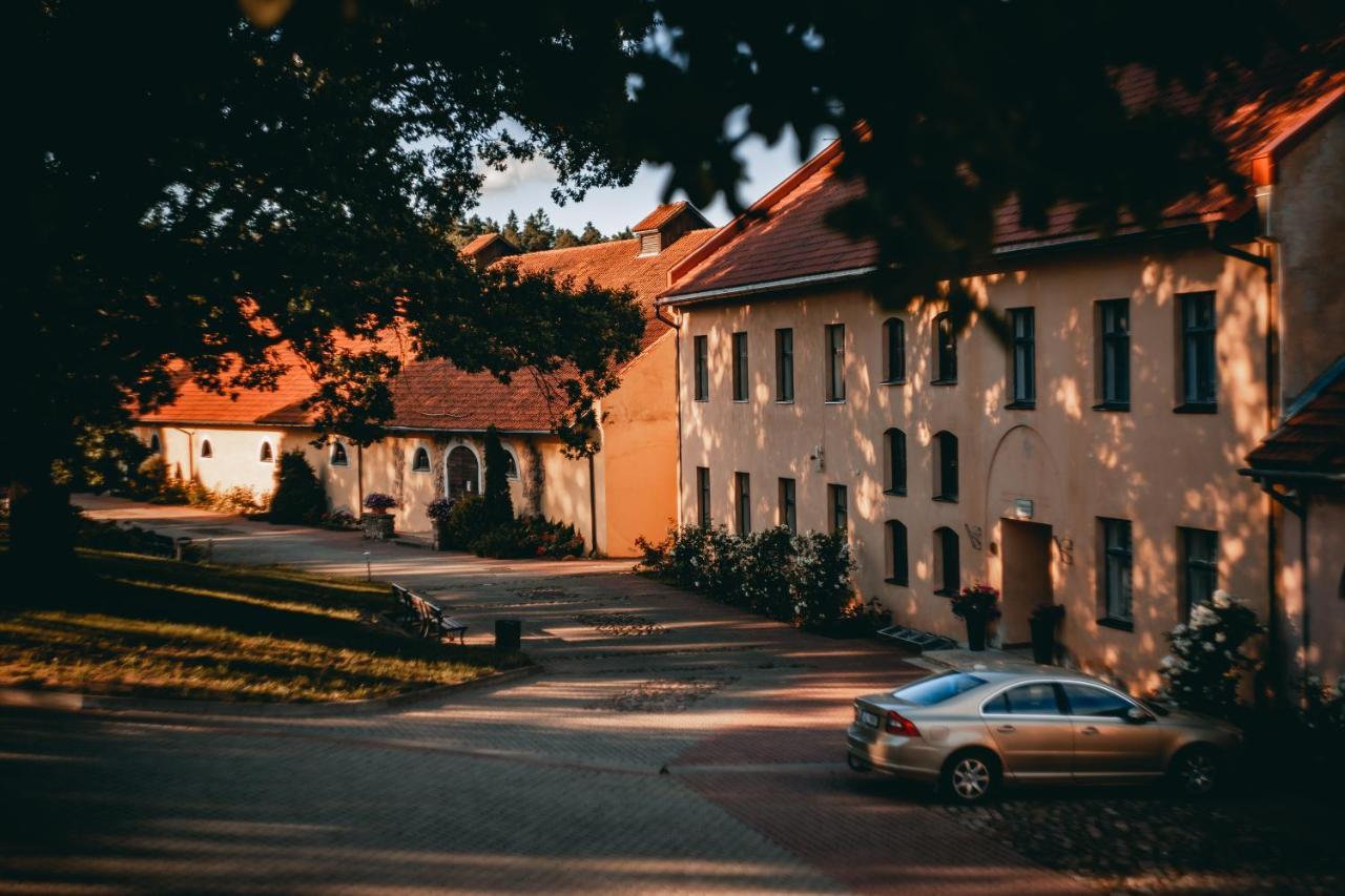 Slokenbekas Muiza Hotel Milzkalne Exterior photo